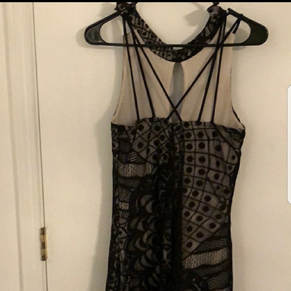 Black and nude dress - Picture 2 of 3